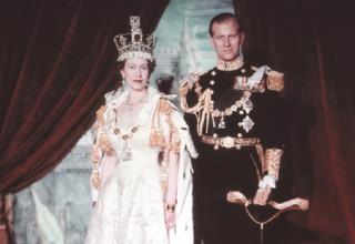 המלכה אליזבת ופיליפ אחרי ההכתרה (צילום:  Getty images)