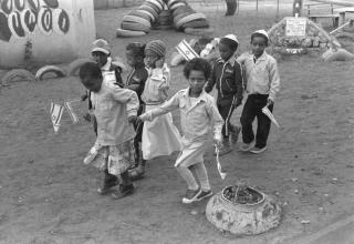 ילדים יוצאי אתיופיה בגבעת אולגה, 1984 (צילום:  נתי הרניק, לע"מ)